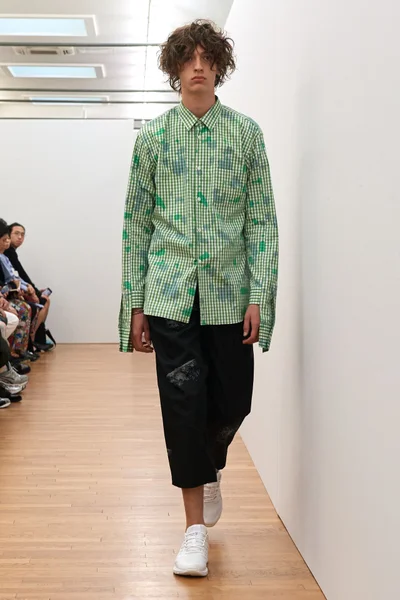 Look 15